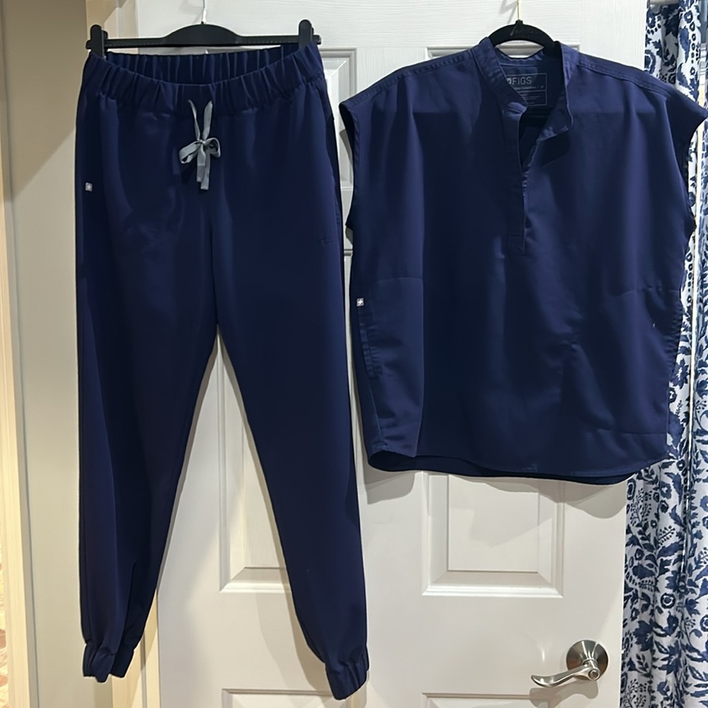 Figs technical collection navy blue med tall joggers scrub pants & med shirt top